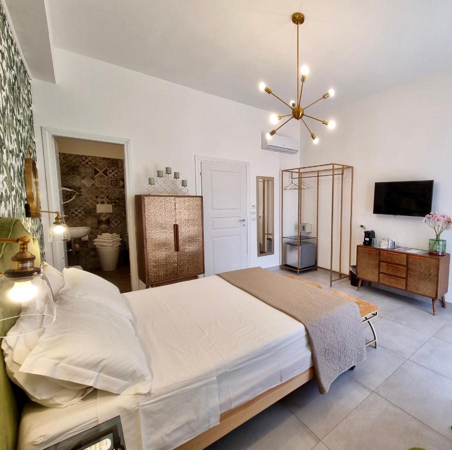 Dimora Giusti Bed & Breakfast Лече Екстериор снимка