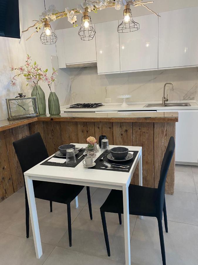 Dimora Giusti Bed & Breakfast Лече Екстериор снимка
